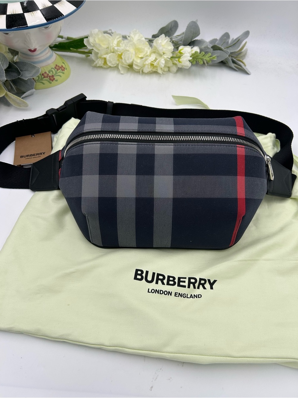 Women's Burberry iconic check adjustable belt Bag made in Italy - Picture 2 of 11